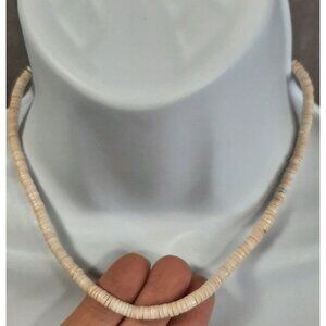 Beachy 90s Style Cream Puka Shell Necklace